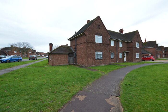 3 Bedroom Semi-Detached House For Sale In Stewartby Way, Stewartby, MK43