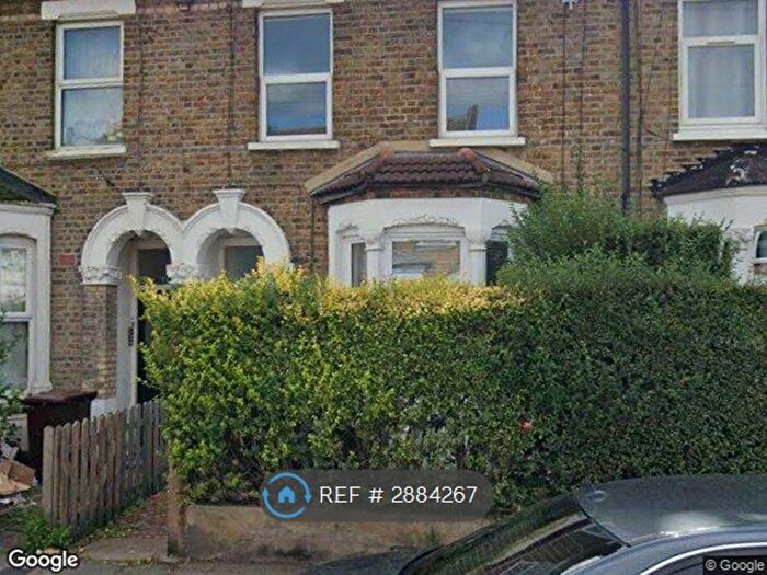 2 Bedroom Flat To Rent In Millais Road, Leytonstone, E11