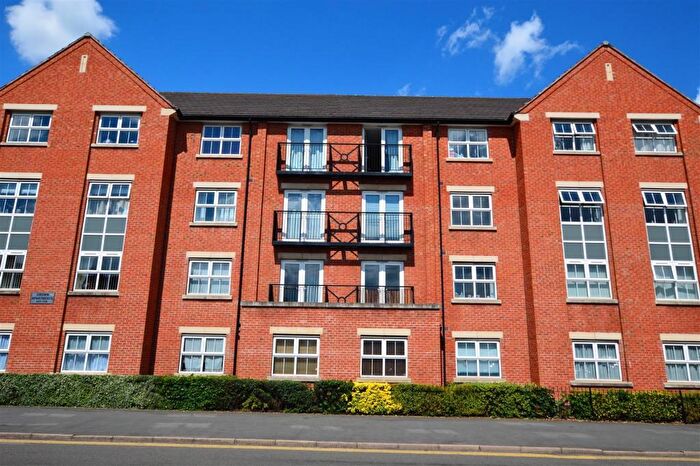 3 Bedroom Apartment To Rent In Crown Apartment, Loughborough, LE11