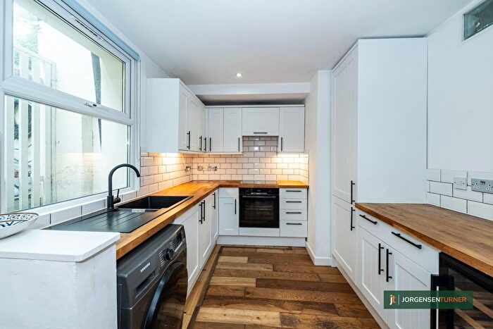 1 Bedroom Flat For Sale In Coningham Road, Shepherds Bush, London, W12