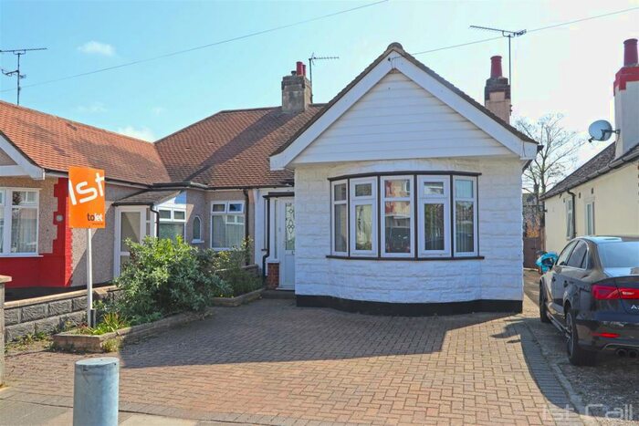 3 Bedroom Semi-Detached Bungalow To Rent In Stuart Road, Southend On Sea, SS2