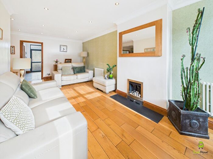 3 Bedroom Semi-Detached House For Sale In Appledore Avenue, Bexleyheath, DA7