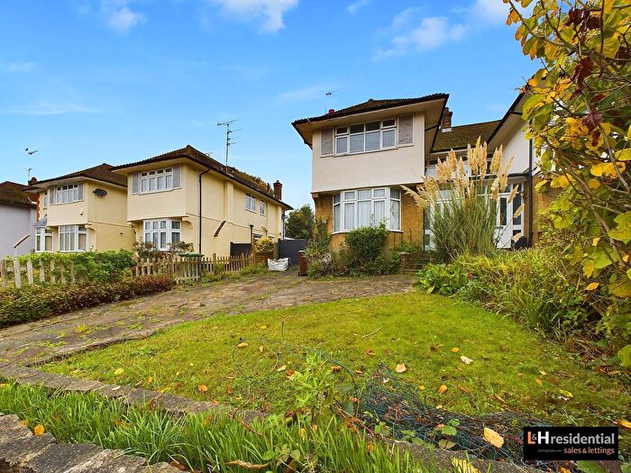 3 Bedroom Semi-Detached House To Rent In Willow Way, Radlett, WD7