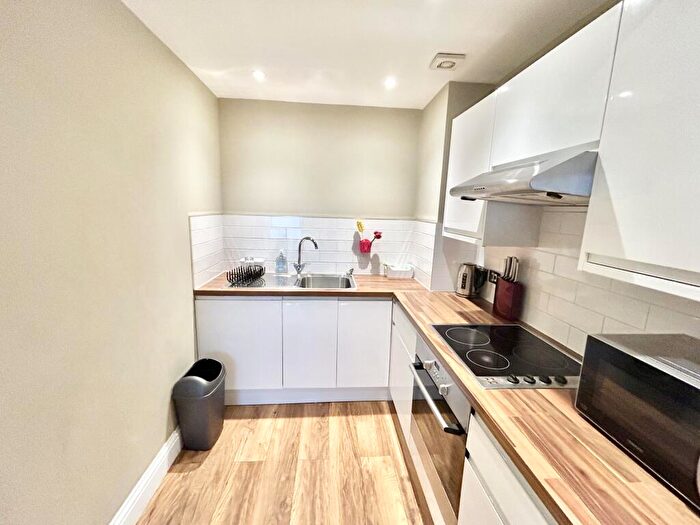 2 Bedroom Apartment To Rent In South Parade, Southsea, PO4