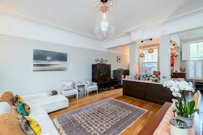 3 Bedroom Flat To Rent In Porchester Square, London, W2