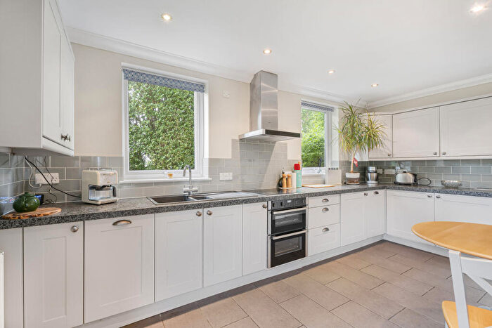 3 Bedroom End Of Terrace House For Sale In Curtis Way, Berkhamsted, HP4