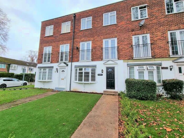 4 Bedroom Terraced House To Rent In Woking, GU22