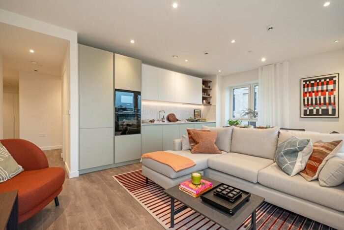 3 Bedroom Flat To Rent In The Maple, Aviator Drive, London, NW2