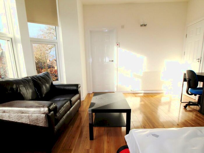 1 Bedroom Apartment To Rent In Regent Park Terrace, Leeds, West Yorkshire, LS6