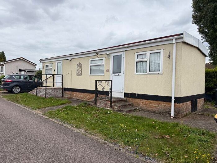 1 Bedroom Park Home For Sale In Briar Bank Park, Wilstead, MK45