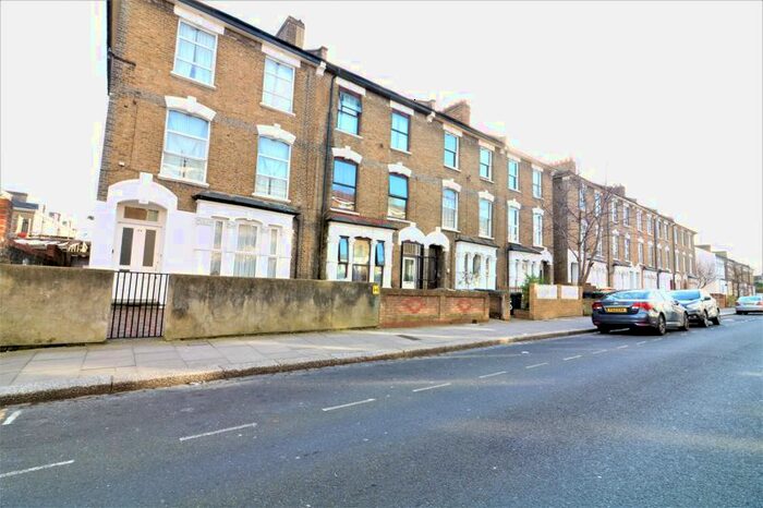 2 Bedroom Flat To Rent In Ruskin Road, London, N17