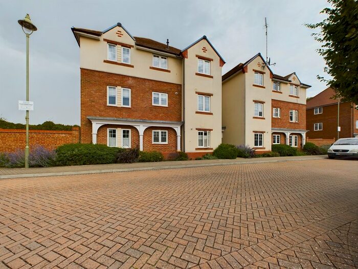 2 Bedroom Flat To Rent In School Lane, Havant, PO9