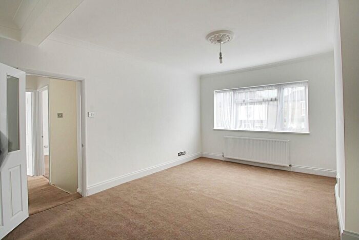 2 Bedroom Maisonette To Rent In Nursery Road, Southgate, N14