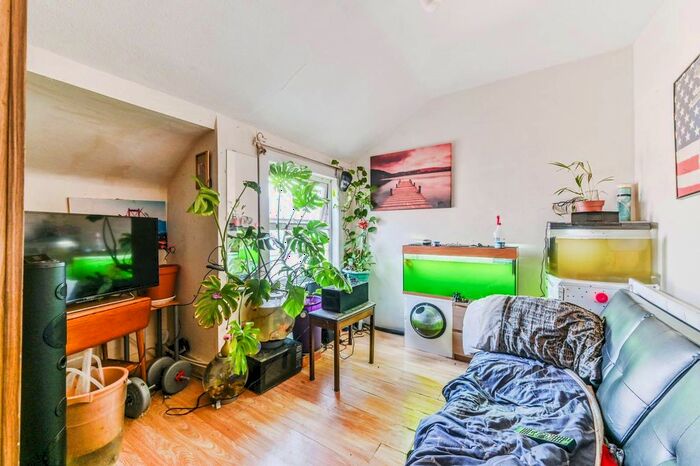 1 Bedroom Studio To Rent In Stanford Road, Norbury, London, SW16