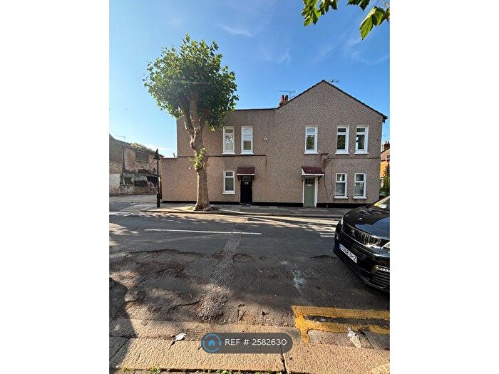 2 Bedroom Flat To Rent In Tudor Road, Westcliff-On-Sea, SS0