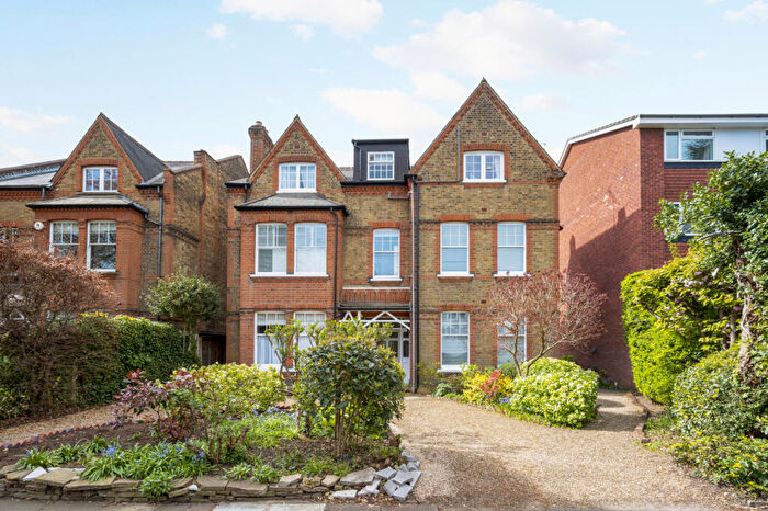 1 Bedroom Apartment For Sale In Parklands, Surbiton, KT5