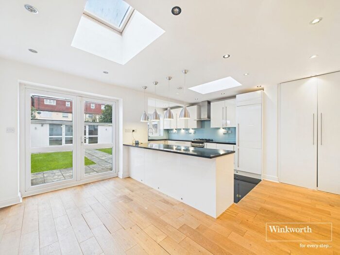 4 Bedroom Semi-detached House For Sale In Dorchester Way, Harrow, Middlesex, HA3