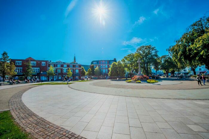 1 Bedroom Flat For Sale In Bowlinger Court, Queen Street, EX8