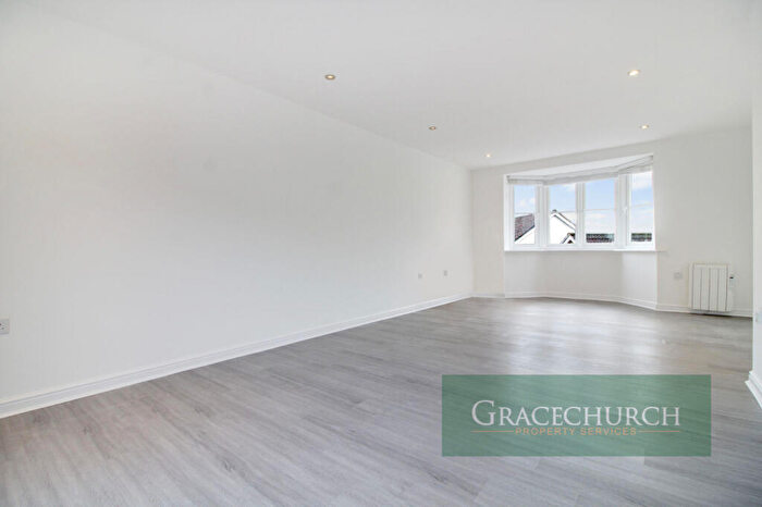 2 Bedroom Flat For Sale In Burrows Chase, Waltham Abbey, EN9