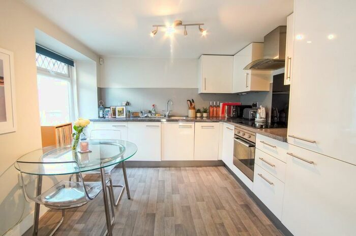 2 Bedroom Flat To Rent In Green Street, Totterdown, Bristol, BS3