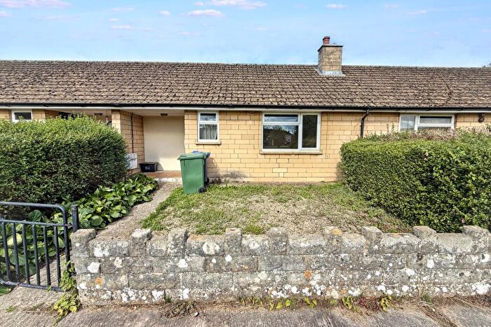1 Bedroom Bungalow For Sale In Allington Way, Chippenham, Wiltshire, SN14