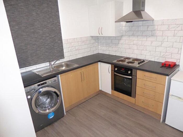 2 Bedroom Flat To Rent In Ashton Road, Harehills, LS8