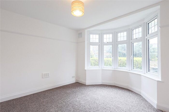 1 Bedroom Apartment To Rent In Warlters Close, Holloway, London, N7