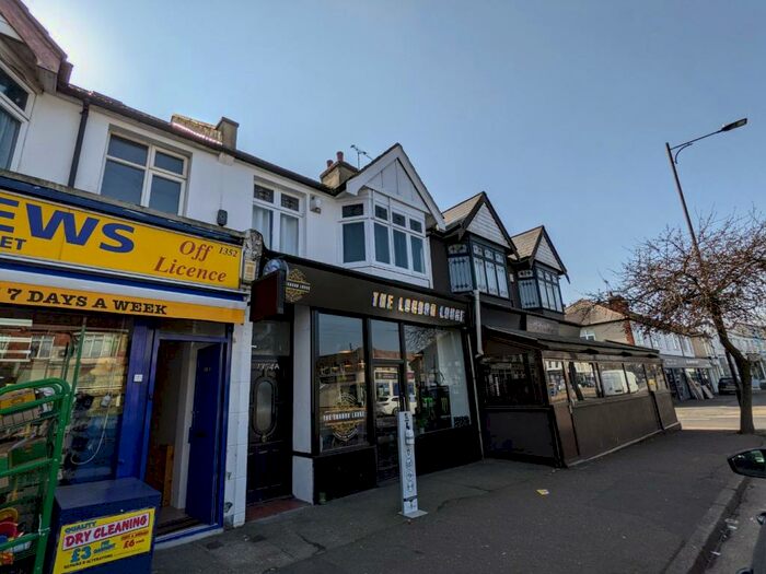 2 Bedroom Apartment To Rent In London Road, Leigh-on-Sea, SS9