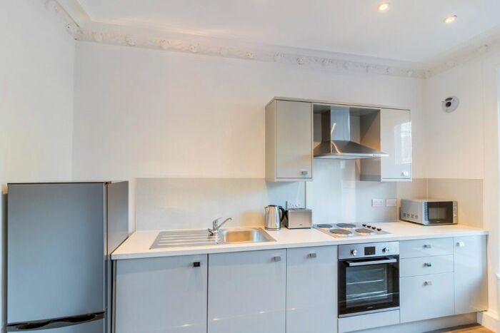 2 Bedroom Flat To Rent In Park Avenue, Stobswell, Dundee, DD4