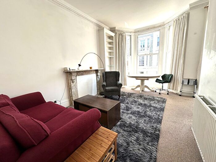 2 Bedroom Flat To Rent In Fairholme Road, West Kensington, London, W14