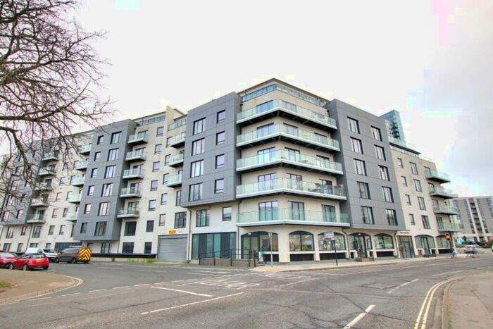 2 Bedroom Flat For Sale In Ocean Village, Southampton, SO14
