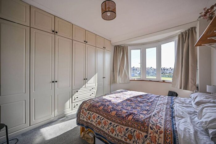 3 Bedroom Flat To Rent In Nutter Lane, Wanstead, London, E11