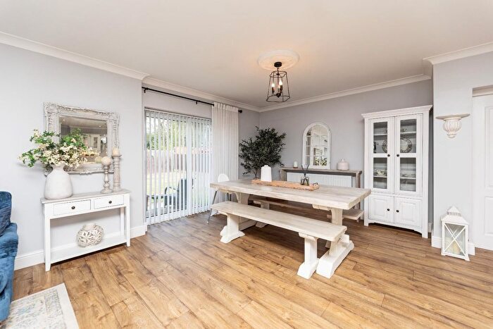 3 Bedroom Property For Sale In Middle Oxford Street, Castleford, WF10