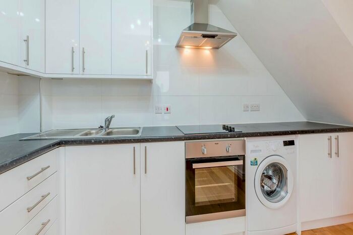 3 Bedroom Flat To Rent In St. Thomas's Road, London, N4