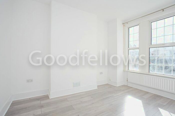 2 Bedroom Maisonette To Rent In Tynemouth Road, Mitcham, Surrey, CR4