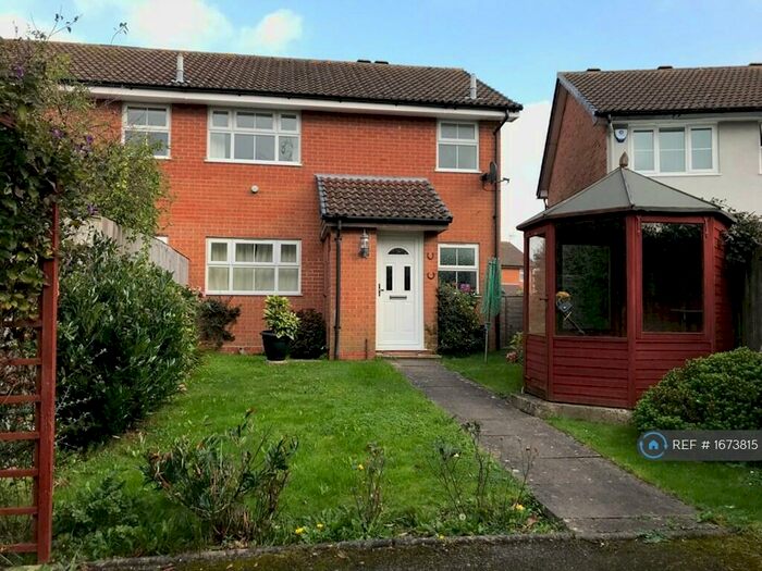 1 Bedroom Flat To Rent In Parsons Walk, Holmer Green, HP15