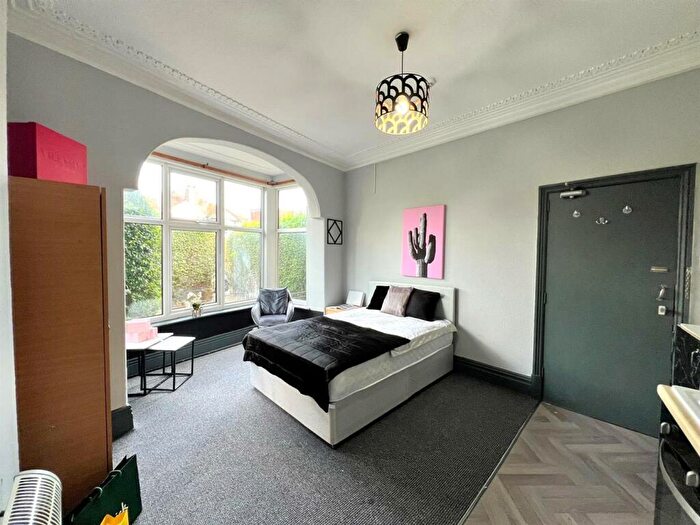 1 Bedroom Apartment To Rent In Hollyshaw Lane, Whitkirk, LS15