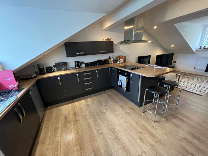 1 Bedroom Apartment To Rent In Meanwood Road, Leeds, West Yorkshire, LS7