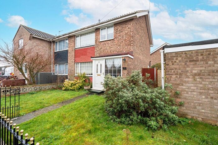 3 Bedroom Semi-Detached House For Sale In Kalmia Green, Gorleston, NR31