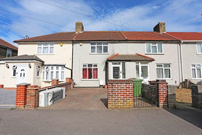 3 Bedroom Terraced House To Rent In Grafton Road, Dagenham, RM8
