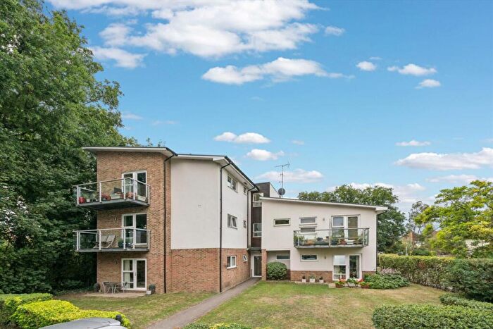 1 Bedroom Flat To Rent In Imber Cross, Thames Ditton, KT7
