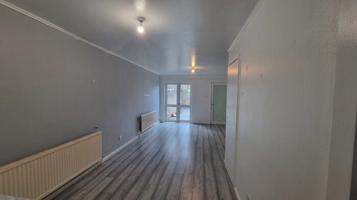 3 Bedroom Town House To Rent In Antill Road, London, N15