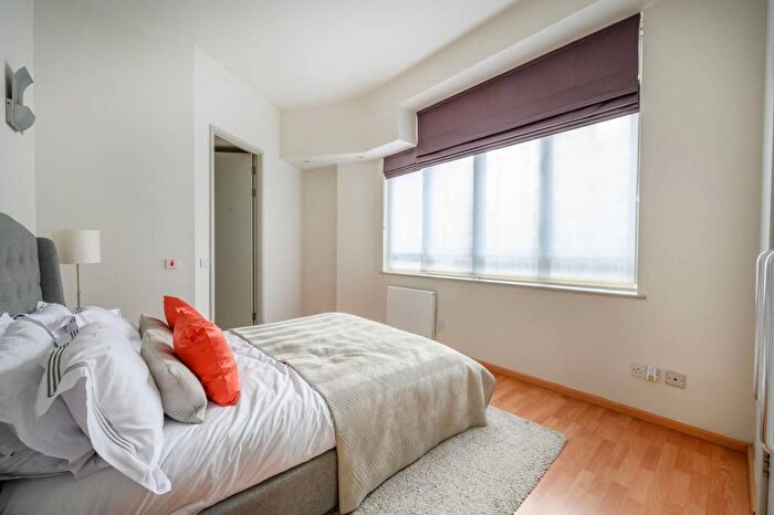 1 Bedroom Flat To Rent In City Road, Old Street, London, EC1V