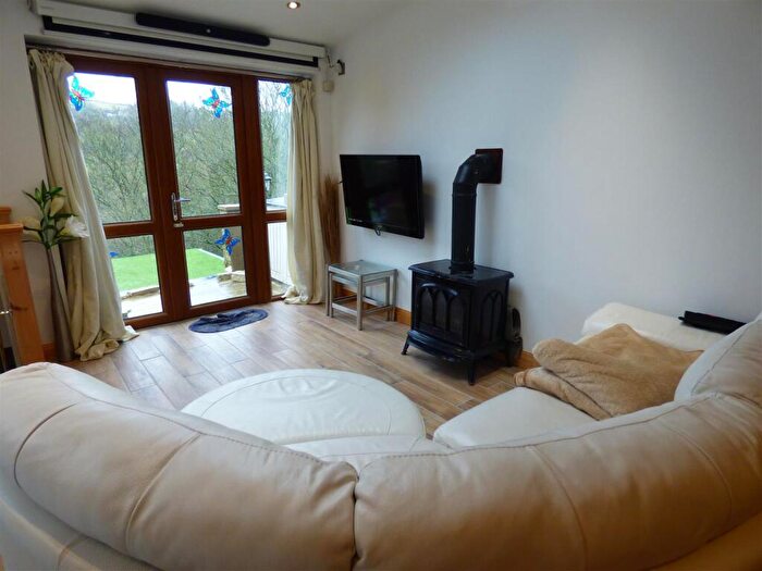 1 Bedroom Apartment To Rent In Sutcliffe Wood Lane, Hipperholme, Halifax, HX3