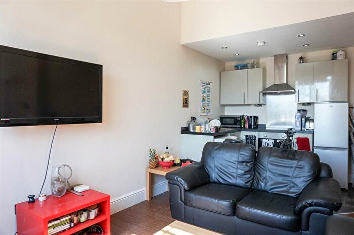 2 Bedroom Apartment To Rent In Ash Grove, Leeds, LS6