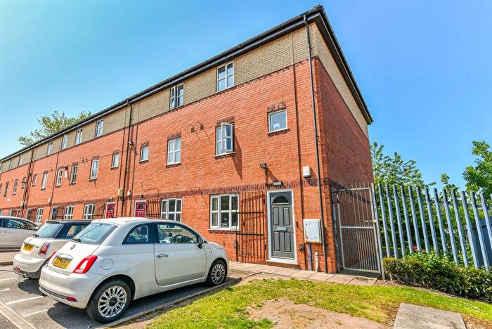 6 Bedroom End Of Terrace House For Sale In Gadd Street, Nottingham, NG7