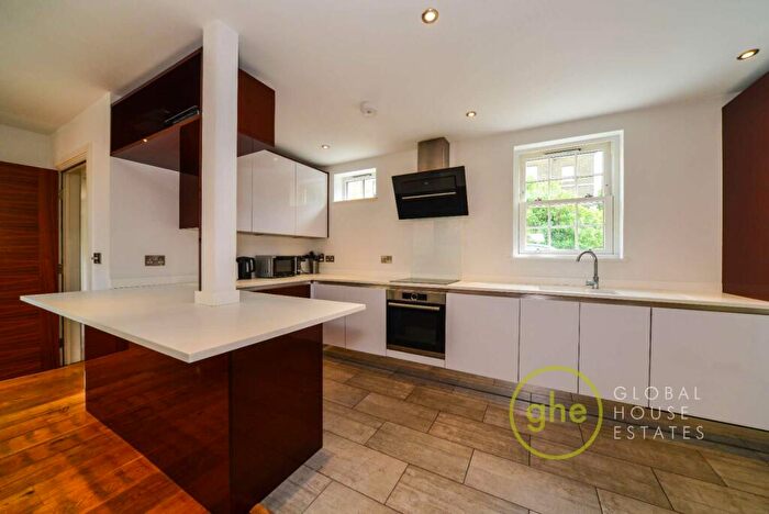 3 Bedroom House To Rent In Rushgrove Mews, Woolwich, London, SE18