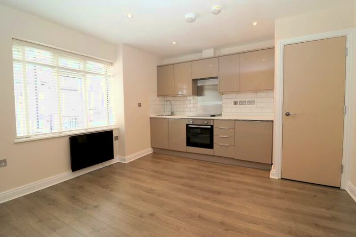 1 Bedroom Flat To Rent In Station Approach, West Byfleet, KT14