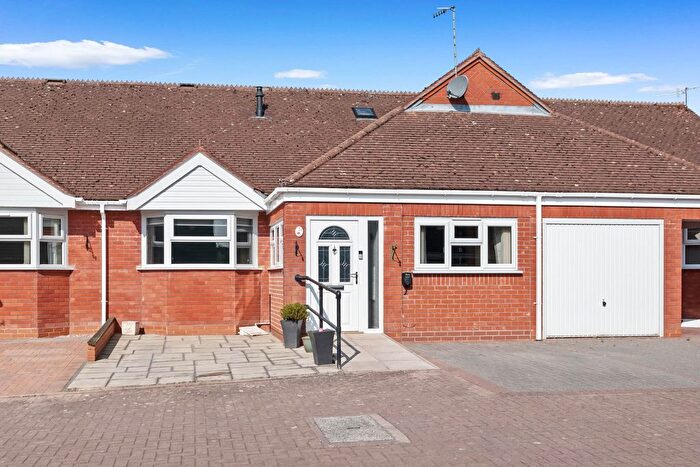 3 Bedroom Terraced Bungalow For Sale In Exbury Place, St. Peter's, Worcester., WR5