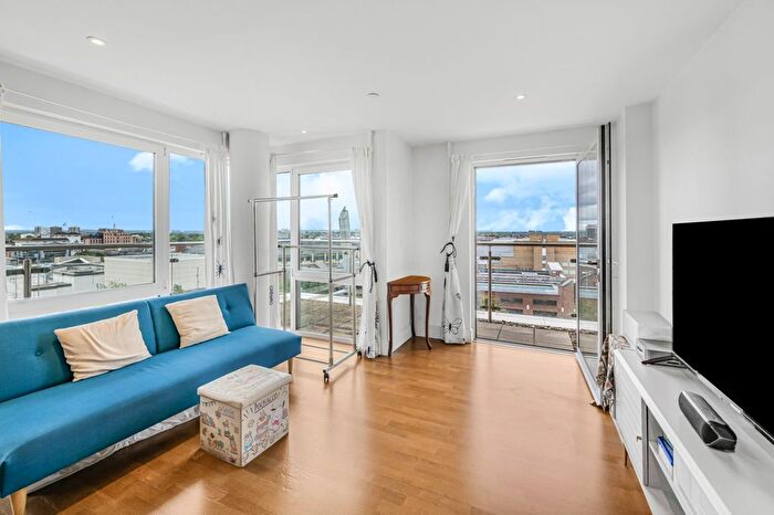 2 Bedroom Flat For Sale In Henry Macaulay Avenue, Kingston Upon Thames, KT2